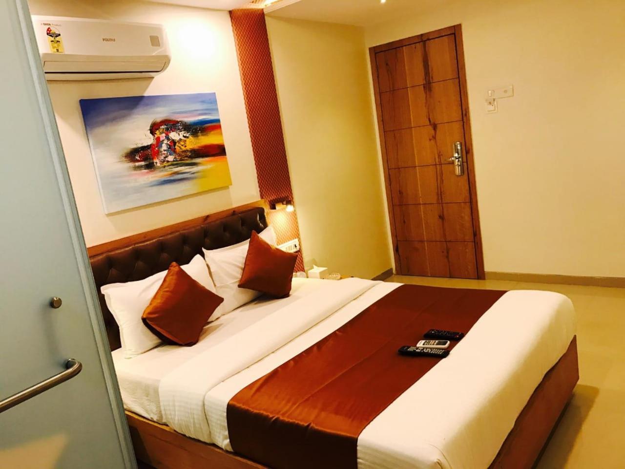 Grandeur By Avion Palace Near T2 International Airport Bombaim Exterior foto
